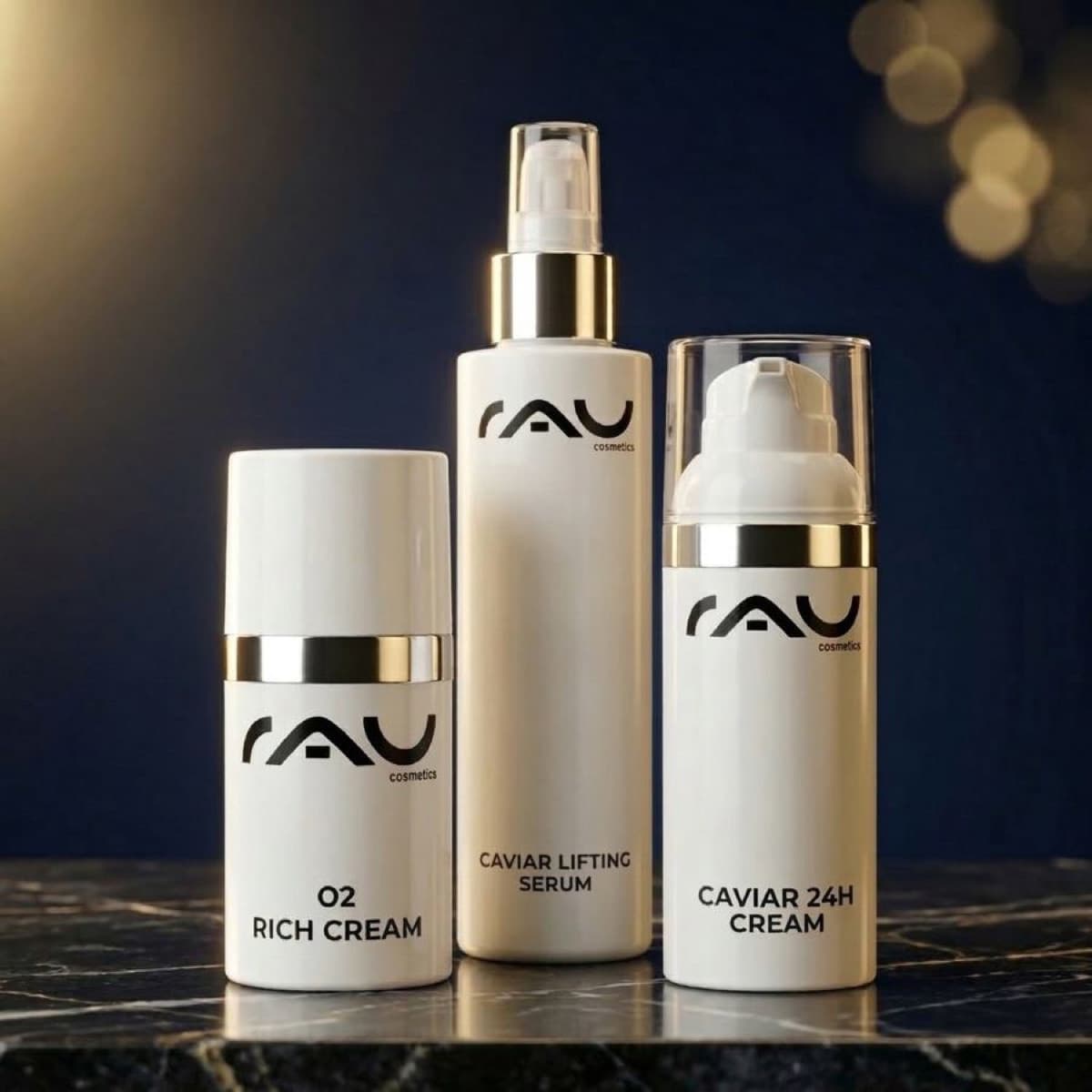 RAU Caviar-Pflegeserie auf dunklem Marmor mit goldenem Licht
